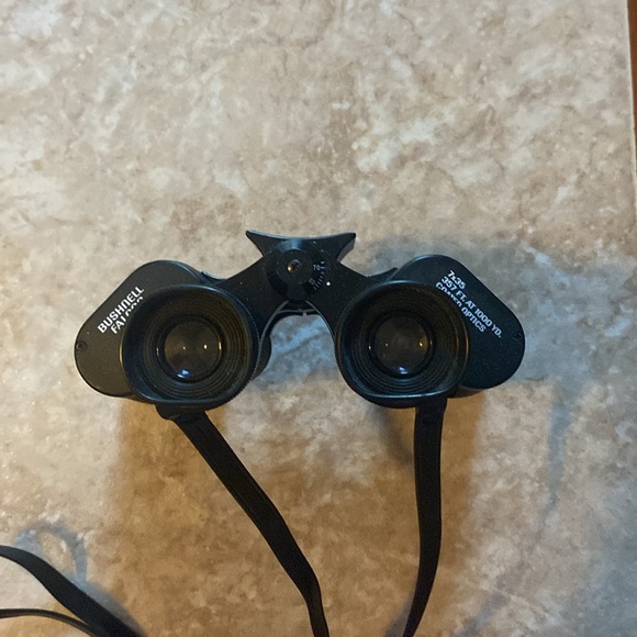 Bushnell Falcon Insta-Focus Binoculars with Case - Picture 3 of 5